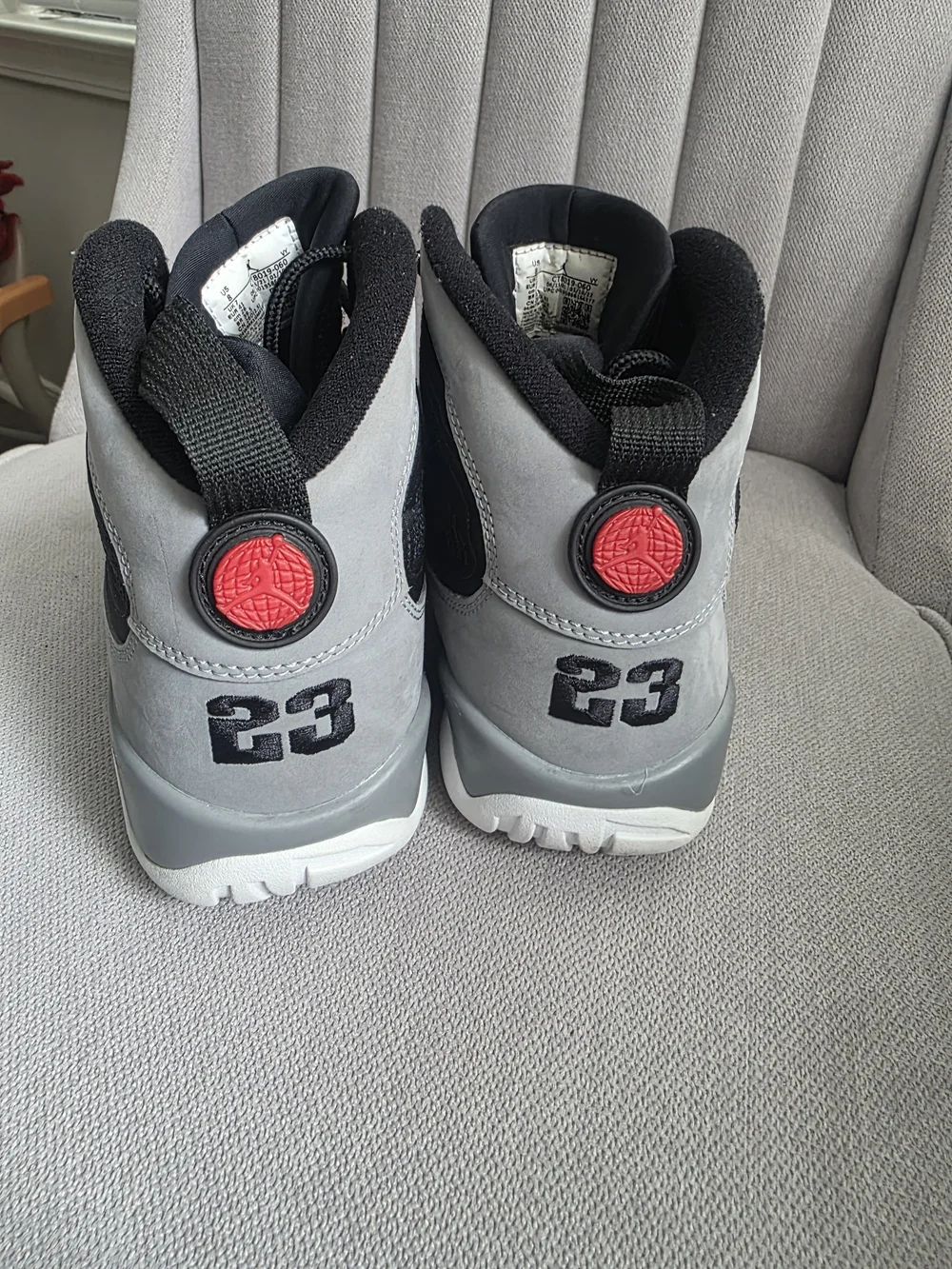 Jordan Retro 9 Particle Grey Men’s Basketball Shoes - Black & Gray Size 8 Used.